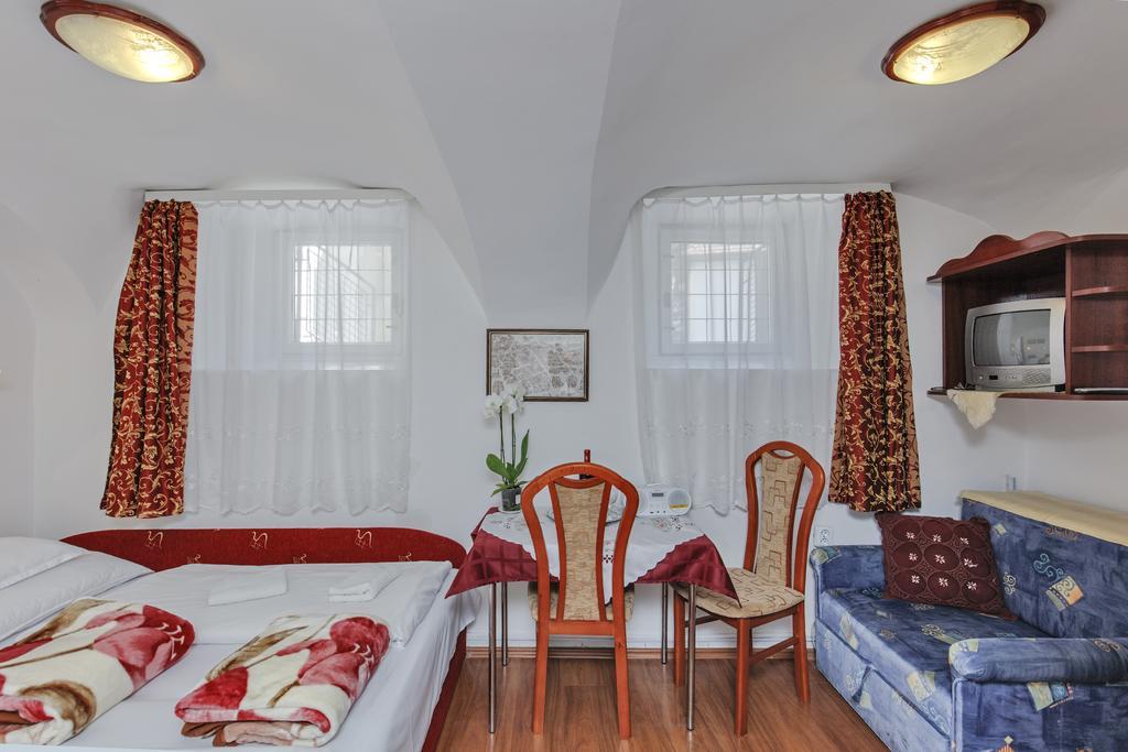 Hotel Barokk Vendeghaz Eger Zewnętrze zdjęcie