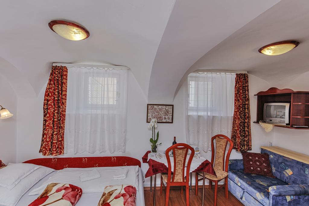 Hotel Barokk Vendeghaz Eger Zewnętrze zdjęcie