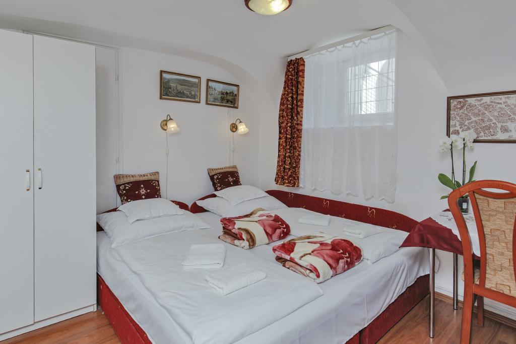 Hotel Barokk Vendeghaz Eger Zewnętrze zdjęcie