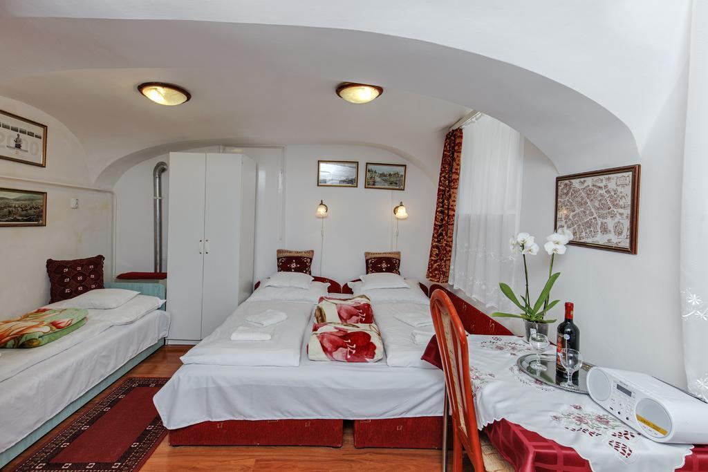 Hotel Barokk Vendeghaz Eger Zewnętrze zdjęcie
