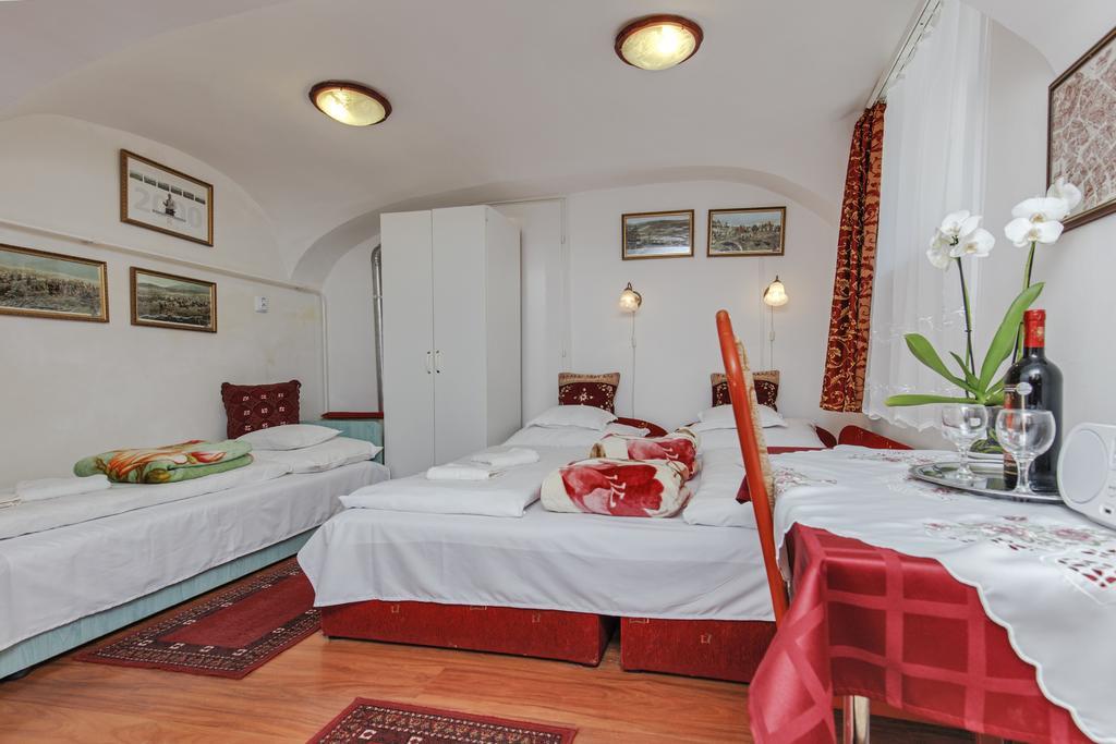Hotel Barokk Vendeghaz Eger Zewnętrze zdjęcie
